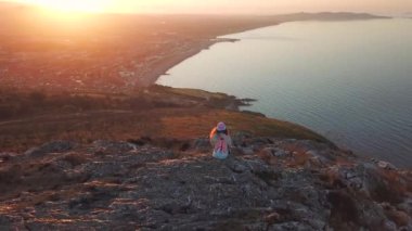 rocky Dağları güzel manzara sevimli erkek İrlanda ile havadan görünümü