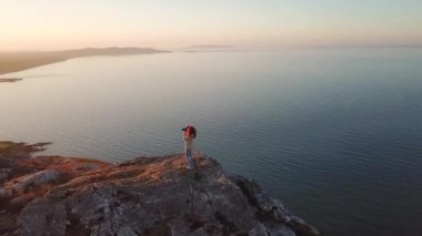 rocky Dağları güzel manzara sevimli erkek İrlanda ile havadan görünümü