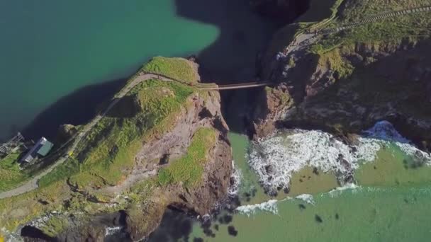 Légi Felvétel Carrick Rede Rope Bridge Észak Írországban — Stock videók