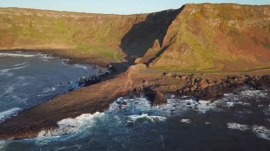 İrlanda rocky dağlarının güzel manzara havadan görünümü