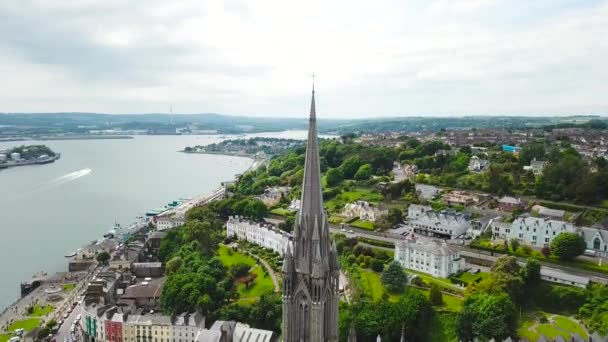 Antenowe Zdjęcia Kolorowe Domy Katedra Cobh Irlandia — Wideo stockowe