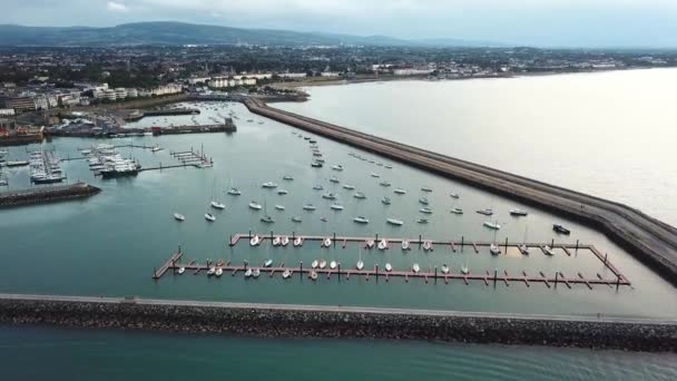 Flygfoto Vackra Landskapet Hamnen Staden Irland — Stockvideo