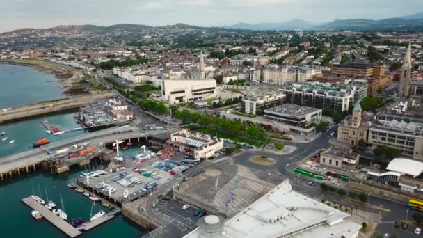 Luftaufnahme Der Schönen Landschaft Der Hafenstadt Irland — Stockvideo