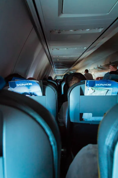 Interior Del Avión Pasajeros Con Personas Asientos — Foto de Stock