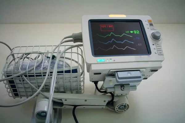 Medizinische Überwachung Patientenzimmer Eines Krankenhauses Monitor Mit Puls Auf Dem — Stockfoto