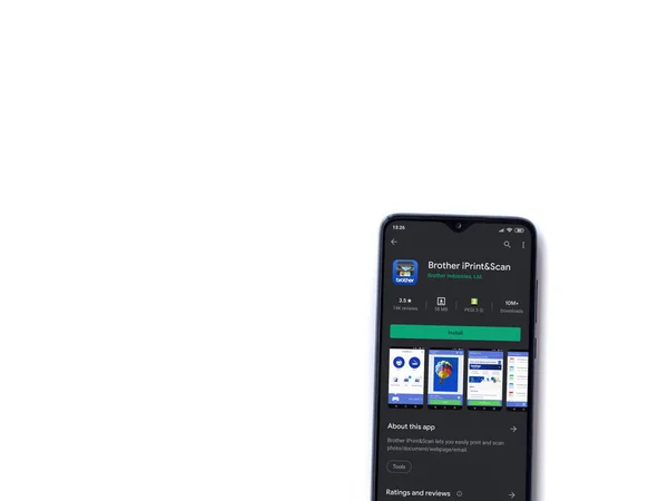 Lod Israel 2020年7月8日 ブラザーのIprint Scanアプリは 白い背景に隔離された黒い携帯電話のディスプレイ上でストアページを再生します コピースペース付きのトップビューフラットレイ — ストック写真