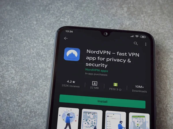 Lod, Israel - 8 Temmuz 2020: NordVPN uygulama oyun mağazası sayfası seramik taş zemin üzerinde siyah bir cep telefonu görüntüsü. Üst görünüm düzlüğü kopyalama alanı ile yatıyordu.