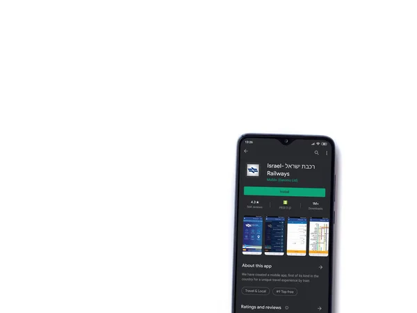 イスラエル ロッド 2020年7月8日 イスラエル鉄道のアプリは 白い背景に隔離された黒い携帯電話のディスプレイ上のストアページを再生します コピースペース付きのトップビューフラットレイ — ストック写真