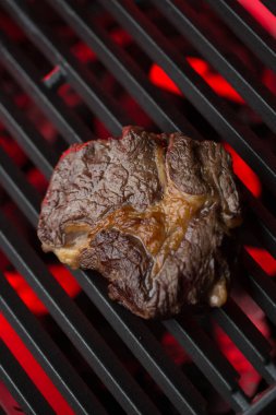 Izgarada biftek, nefis bir barbekü.