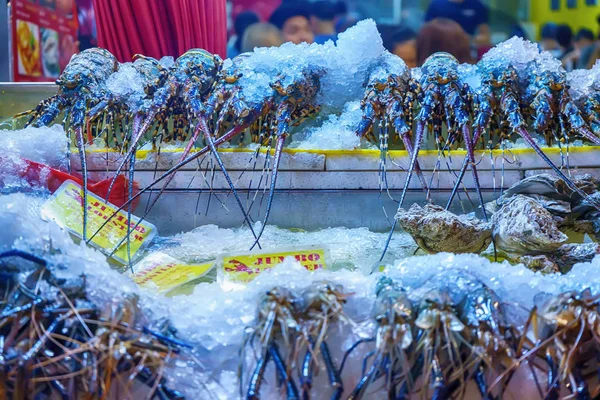 Fechar Lagosta Fresca Para Venda Grelha — Fotografia de Stock