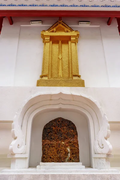 Wat Bowon Niwet Tapınağı Ratchaworawihan Bangkok, Tayland için bir dönüm noktası. Herkes her dinde-ebilmek var olmak görüş bir yer.