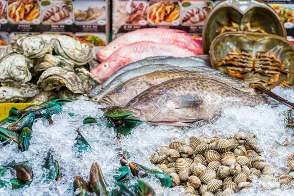 Nahaufnahme Von Frischen Meeresfrüchten Zum Verkauf Auf Den Grill — Stockfoto
