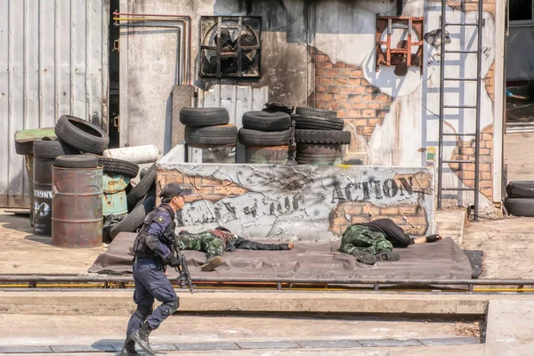 Terörist grup özel birimi tarafından saldırıya uğruyor.