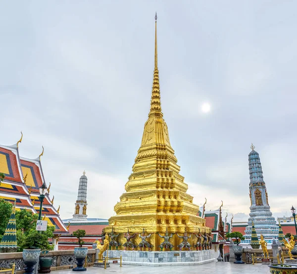 Wat Phra Kaew es un hito en Tailandia —  Fotos de Stock