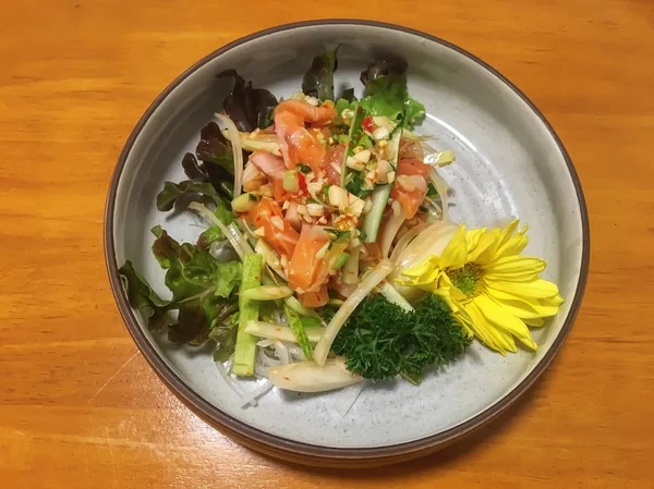 Salada de salmão — Fotografia de Stock