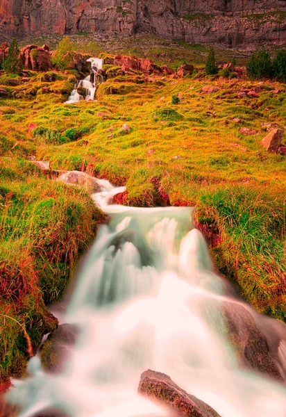 Folyók Vízesések Ordesa Monte Perdido National Park Víz Szabadon Végigfut — Stock Fotó