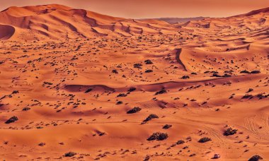 Çölde bir 4 x 4 araç içinde. Dunes Erg African, Sahra Çölü, Fas