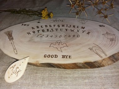 Ahşap ouija tahtası oyun ve planchette