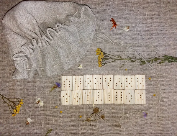 Toprak ahşap el yapımı runes yaşlı yazıda