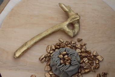 Pamuk çanta zenginlik ve refah simgeleyen altın dolu