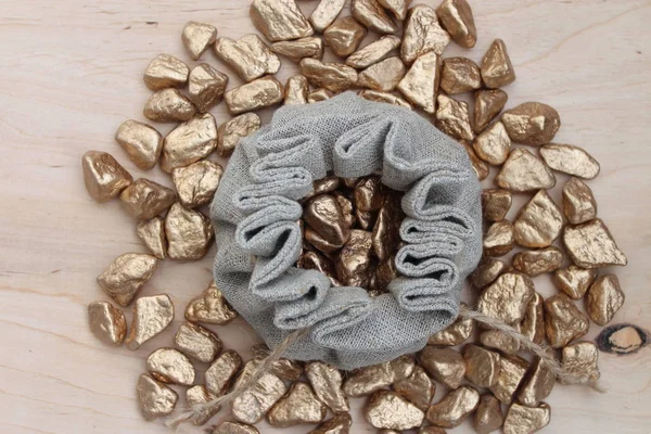 Pamuk çanta zenginlik ve refah simgeleyen altın dolu