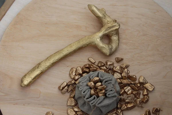 Pamuk çanta zenginlik ve refah simgeleyen altın dolu