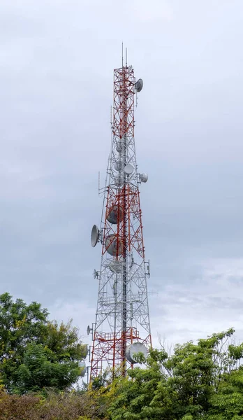 Comunicações Telecomunicações Torre Celular Com Antenas Rede Telefone Celular — Fotografia de Stock