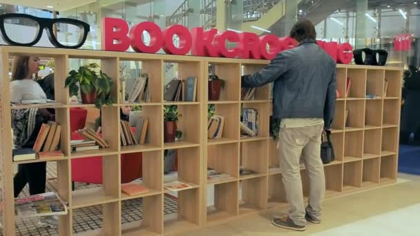 Стоковые Видео Книжный Магазин ⬇ Скачать Футажи Книжный Магазин.