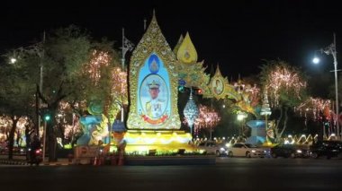 Bangkok, Tayland - 6 Mayıs 2019 : Büyük Portre Tayland Kralı Rama X, Majesteleri Kral Maha Vajiralongkorn Bodindradebayavarangkun Phrabat Somdet Phra Vajira Klao Chao Yu Hua büyük bir görüntü üzerinde