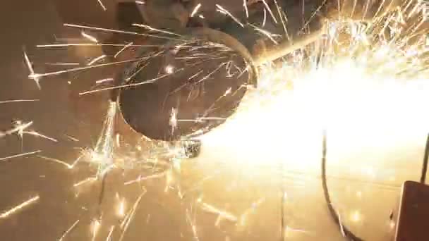 MOSCOW, RUSSIA DESEMBER 27, 2018: Sparks during cutting of metal angle grinder. A lot of glowing sparks flies around the rotating disk of the grinder. Sparkling background. Metal cutting — Stock Video