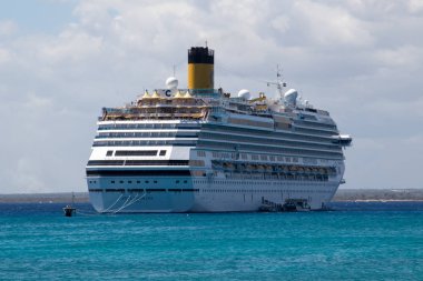 İtalyan Cruiseship Costa Favolosa yatılı, 2016, Isla Catalina Karayip Denizi, Güney Dominik Cumhuriyeti, Caribbean'dışında 29 Mart. Gemi veri: Tonaj: 113216 Gt, Uzunluk: 290 m.