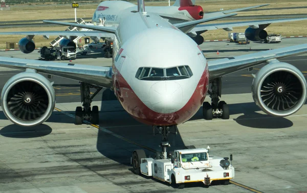 Avión Angola Airlines Remolcado Desde Terminal Aeropuerto Internacional Ciudad Del — Foto de Stock