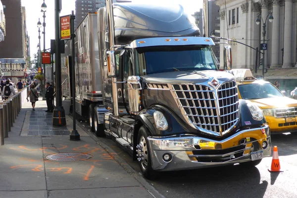 Mobil video - ve tüm mobil Video, dış Madison Square Garden, Manhattan, New York, ABD üzerinden ses üretim tesisi. 24 Eylül 2015.