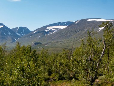 Kebnekaise bölgesini, Nikkaluokta 'dan Kebnekaise dağ istasyonu, Lapland, İsveç' e kadar yürüyüş parkurlarını izleyin..