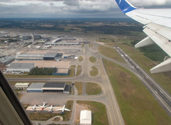 Vista Aérea Del Aeropuerto Arlanda Estocolmo Suecia Ejecución Muelles Edificios — Foto de Stock