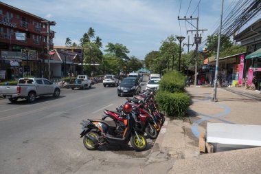 Güney Tayland 'daki Ao Nang şehrinde trafik vardı..
