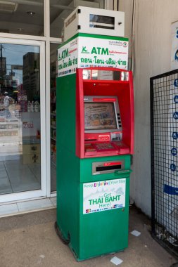 Tayland 'ın güneyindeki Koh Lanta adasındaki kentsel alanda ATM otomatı.