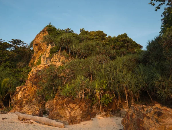 Falaise Bord Plage Sur Partie Ouest Île Koh Kradan Dans — Photo