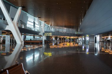 Katar, Doha 'daki Hamad Uluslararası Havalimanı' nın ana terminalinden..