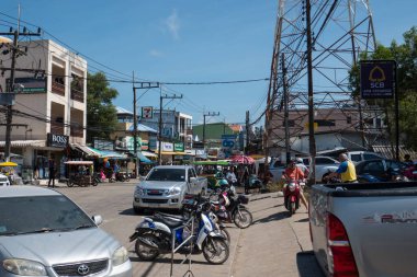 Güney Tayland 'daki Ao Nang şehrinde trafik vardı..