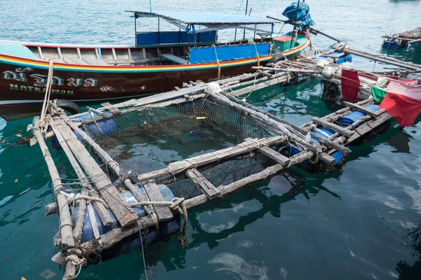 Corf, Tayland 'ın güneyindeki Koh Lanta adasının kuzeyindeki Saladan limanında..
