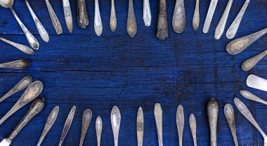 Vintage çatal - eski bir ahşap sırt üzerinde kaşık, çatal ve bıçak