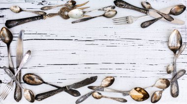 Vintage çatal - eski bir ahşap sırt üzerinde kaşık, çatal ve bıçak