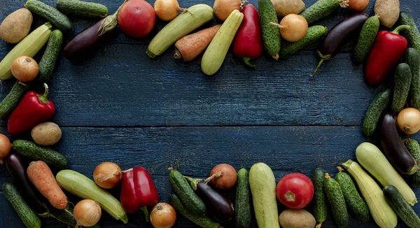 Sonbahar hasadı. Sebze - domates ve salatalık, havuç ve