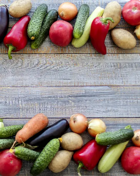 Sonbahar hasadı. Sebze - domates ve salatalık, havuç ve