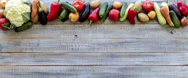 Sonbahar hasadı. Sebze - domates ve salatalık, havuç ve