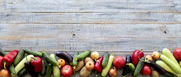 Sonbahar hasadı. Sebze - domates ve salatalık, havuç ve