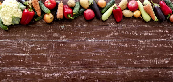 Sonbahar hasadı. Sebze - domates ve salatalık, havuç ve