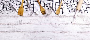 Mutfak gereçleri, pamuk beyaz damalı peçete eski ahşap ba