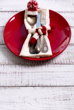 Şeklinde tatil süslemeleri ile Noel masa ayarı 